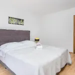 2 Bedroom Lovely In Lovran