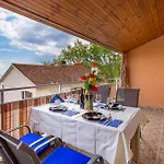 Διαμέρισμα 2 Bedroom Lovely In Lovran