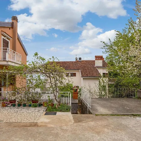 2 Bedroom Lovely In