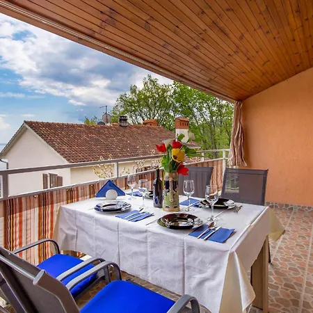 Appartamento Cozy In With Wifi Laurana