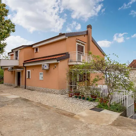 Cozy In With Wifi Appartamento *